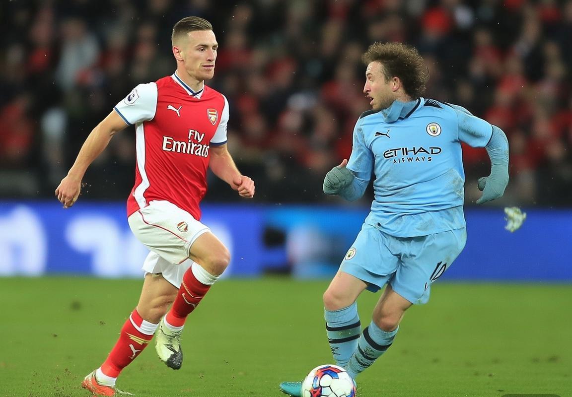 英超联赛：阿森纳爆冷失利，曼城紧追，曼联逼近前四，利物浦持续低迷